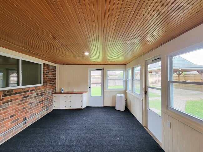 Building Photo - 12611 Dermott Dr