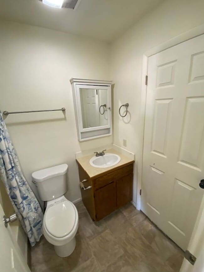 Building Photo - 2 Bedroom, 1 Bathroom Twin Home