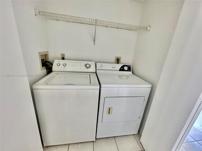 Building Photo - 6292 La Costa Dr