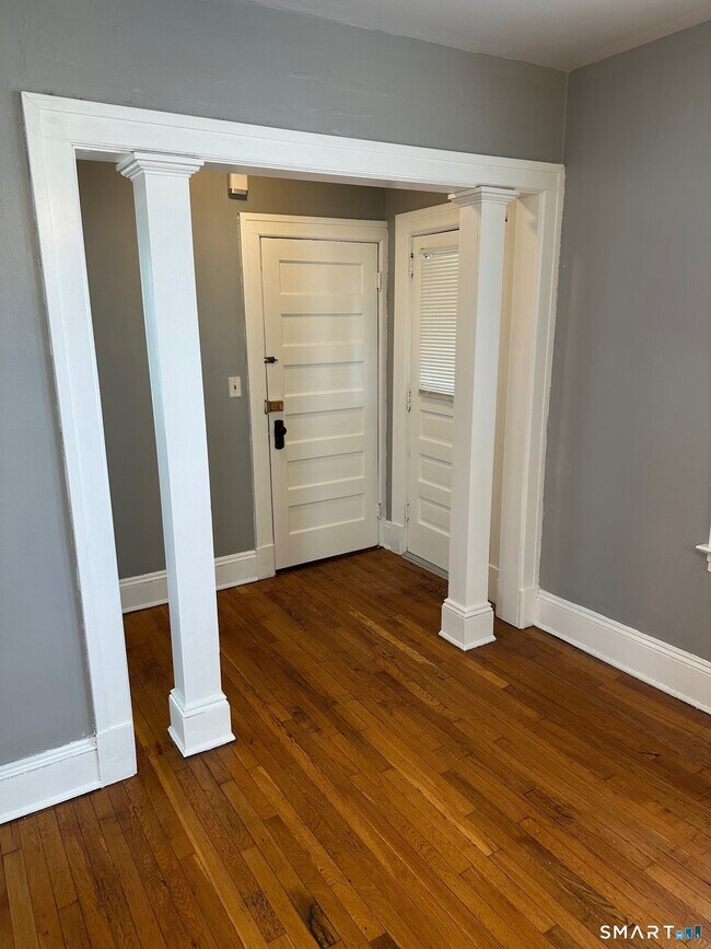 Building Photo - 448 Hillside Ave