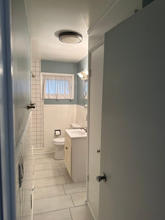 Building Photo - 465 Ontario St