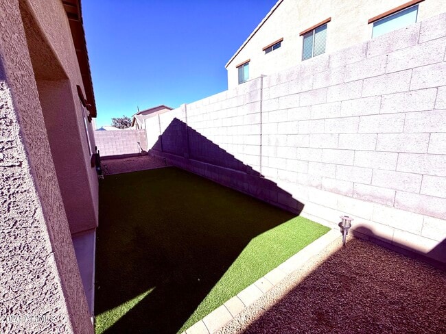 Building Photo - 1884 W Expressman St