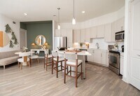 Building Photo - Luxury Living + 4 Weeks Free