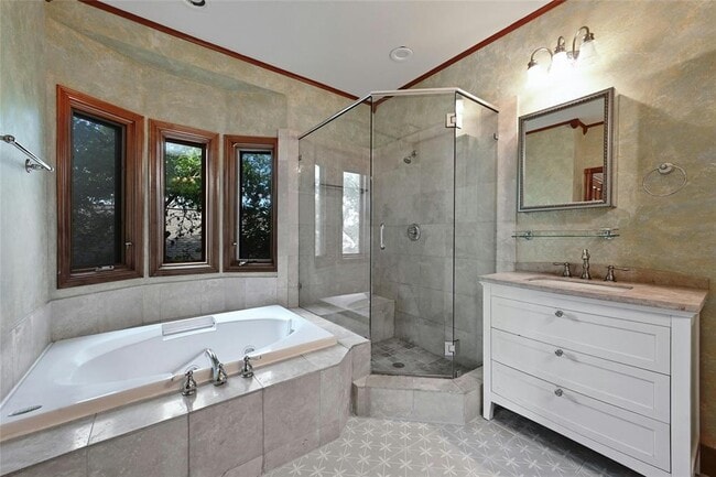 Building Photo - 2829 San Gabriel St