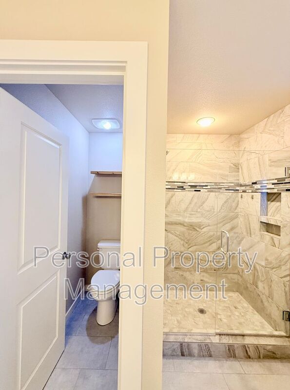 Building Photo - 15601 NE 107th St