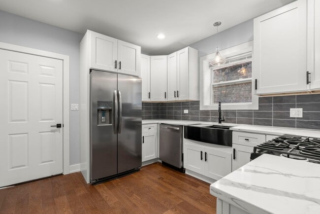 Building Photo - 5542 W 64th St
