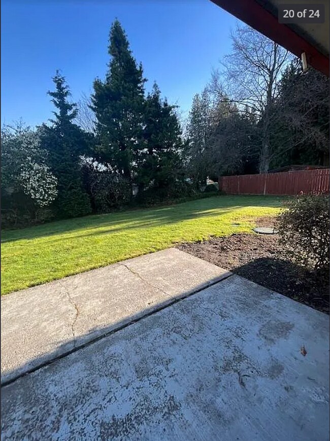 Building Photo - 3-Bed 2-bathroom Home