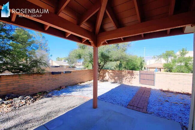 Building Photo - Charming 2-beds, 1-baths townhome unit in the peaceful high-desert foothills of Tanque Verde!