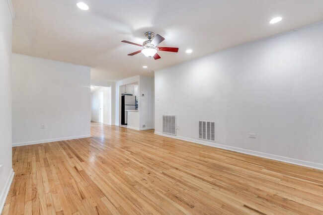 Building Photo - 3-BEDROOM HOME IN FANTASTIC ALAMO HEIGHTS ...