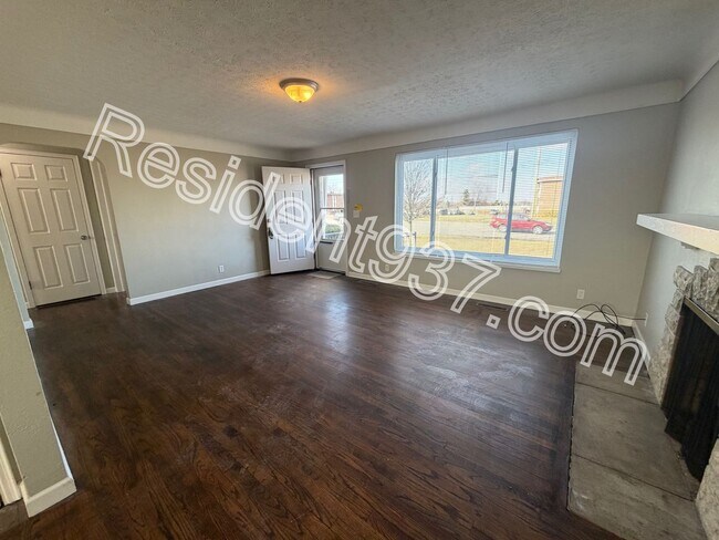 Building Photo - 3 Bed 1 Bath home in the desired Kettering area!