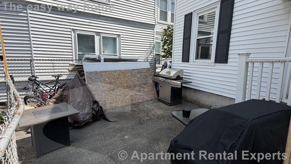 Building Photo - 131 Rindge Ave