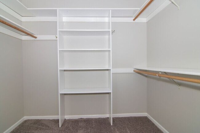 Building Photo - 2 Bedroom Condo