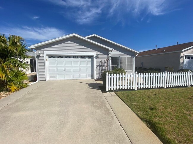 Building Photo - 1031 Pinewood Pl
