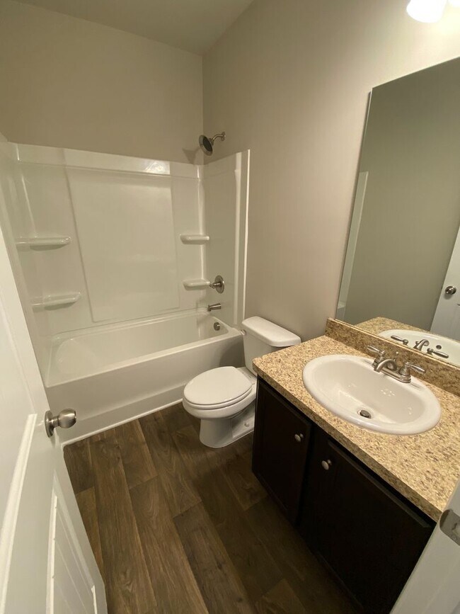 Building Photo - Gorgeous 3 bedroom home!