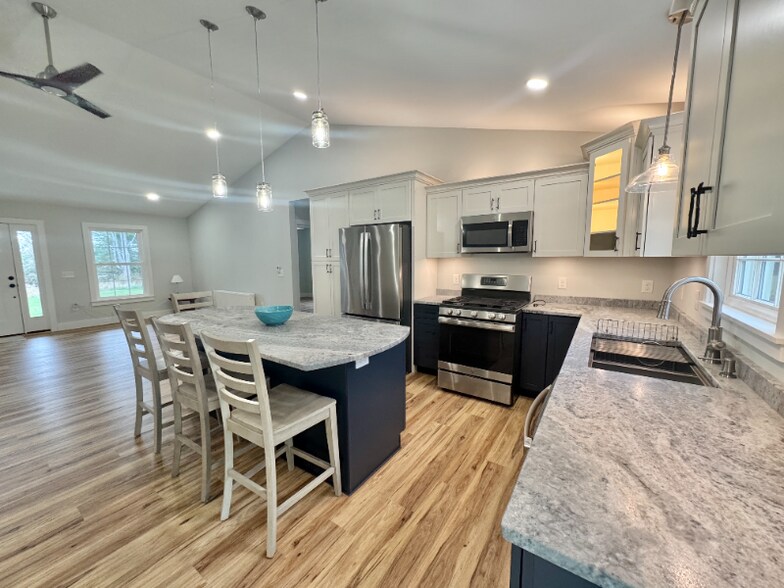 Building Photo - 49 Fort Point Cove Rd