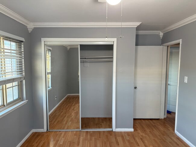 Building Photo - 558 Madrona St