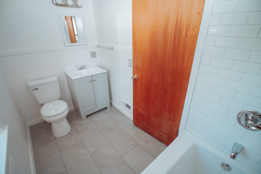 Building Photo - 3518 Almeda Dr