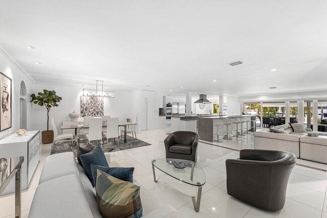 Building Photo - 2540 Mercedes Dr