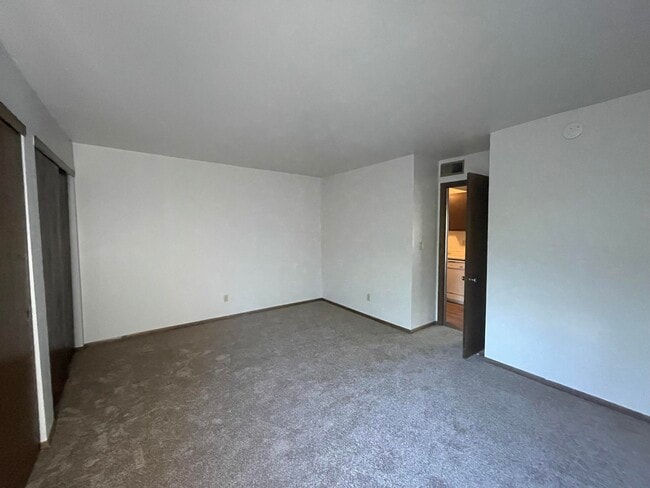 Building Photo - 6167 W Cold Spring Rd