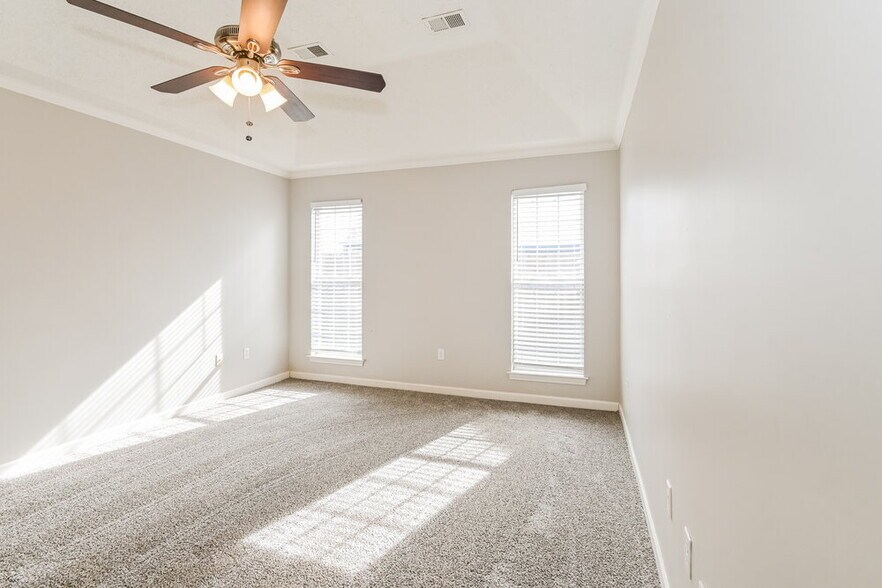 Building Photo - 5678 Kuykendall Dr