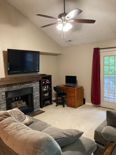 Building Photo - 14829 Lenox Dr