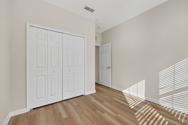 Building Photo - 11274-11271 Estancia Villa Cir