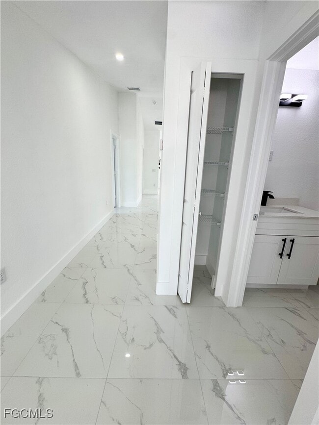 Building Photo - 670 Chemstrand St E