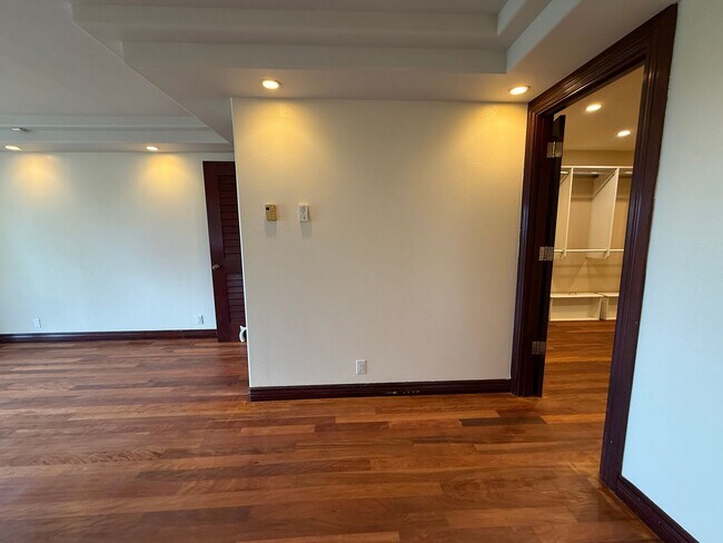 Building Photo - 466 Portlock Rd