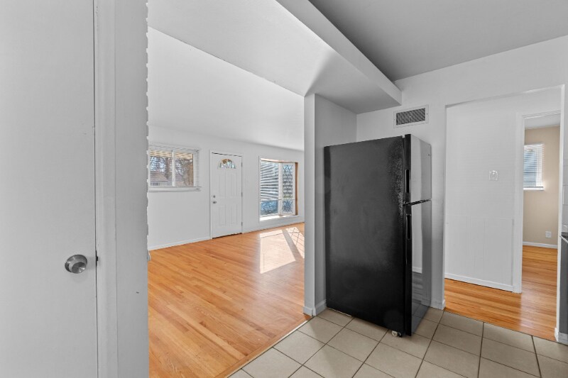 Building Photo - 10805 Spring Garden Dr