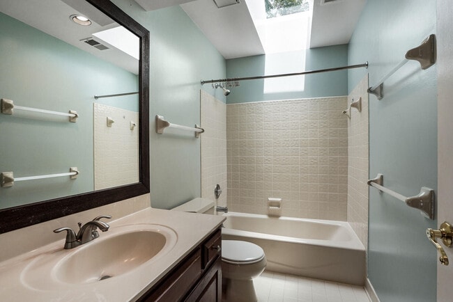 Building Photo - 7204 Quiet Cove