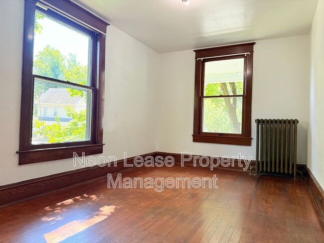 Building Photo - 303 E 6th St