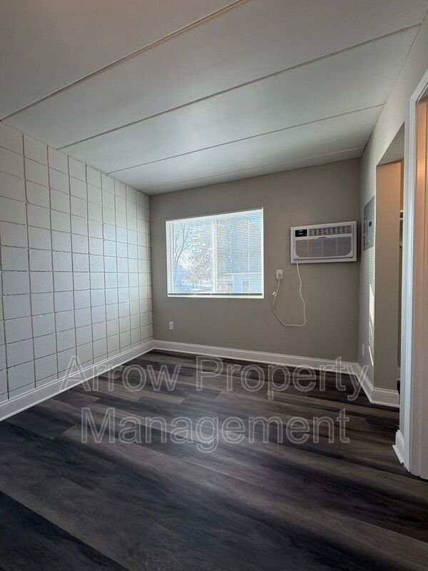 Building Photo - 877 N 26