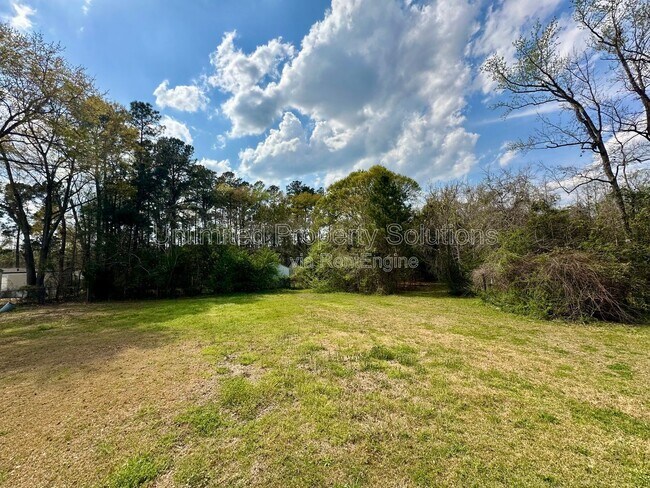 Building Photo - 9465 Sarah Ln NE