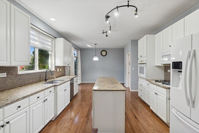 Building Photo - 1534 S Falcon Dr