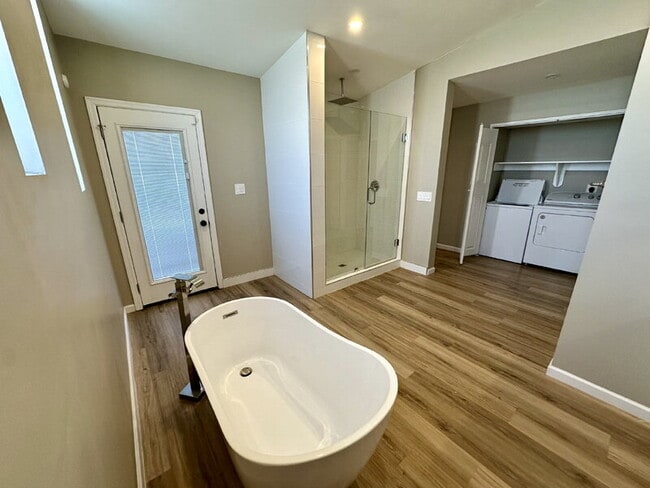 Building Photo - 2029 W Adams St