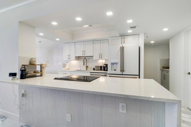 Building Photo - 5280 N Ocean Dr