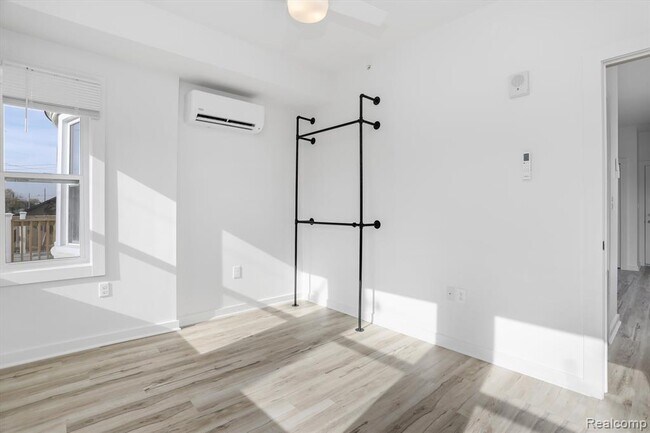 Building Photo - 799 E Grand Blvd