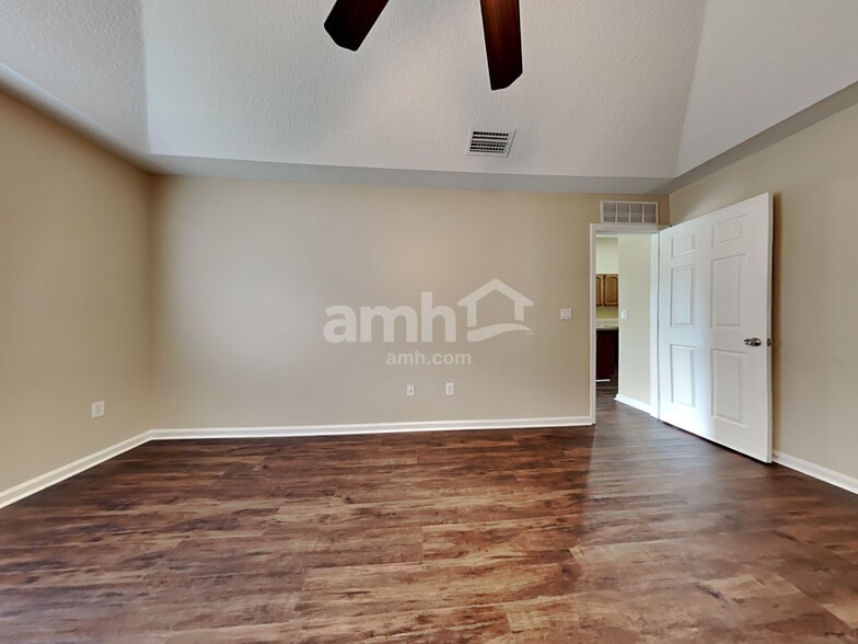 Building Photo - 8227 Stelling Dr