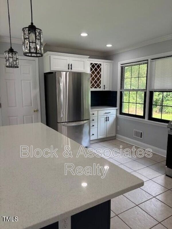Building Photo - 710 Wakeland Dr