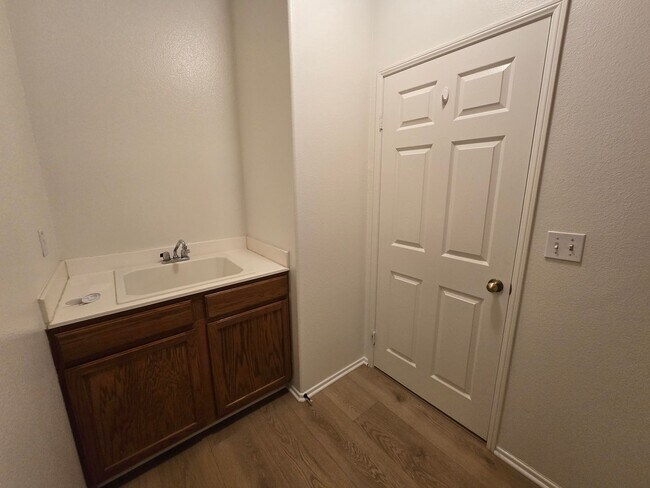 Building Photo - Moreno Valley Single Story Home