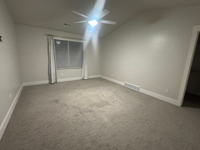 Building Photo - Beautiful Traverse Mtn. Townhome for rent!