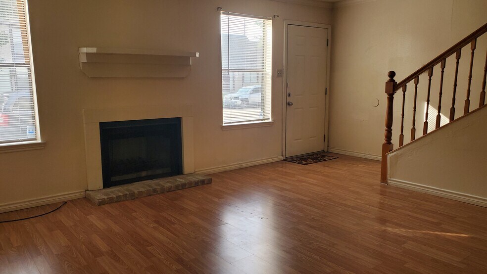 Front Living - 15540 Weldon Dr