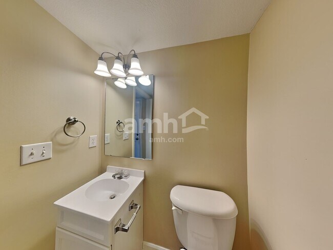 Building Photo - 38 E Flat Rock Dr