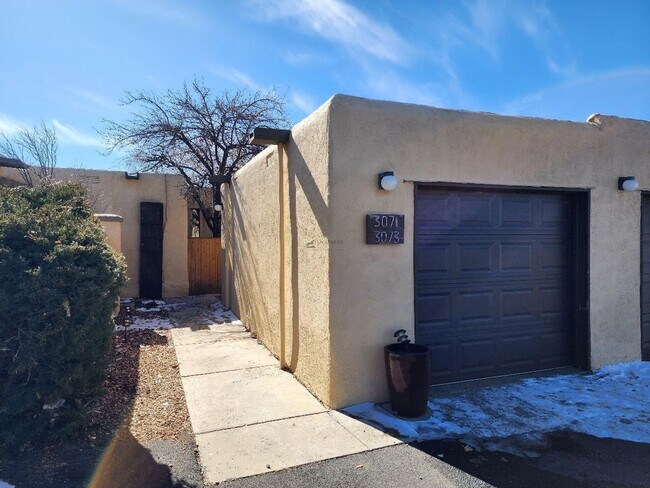 Building Photo - 3073 Plaza Blanca