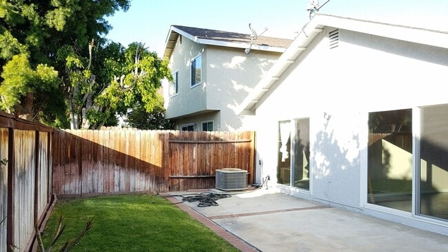 Building Photo - Beautiful 2 Bedroom Home in Irvine