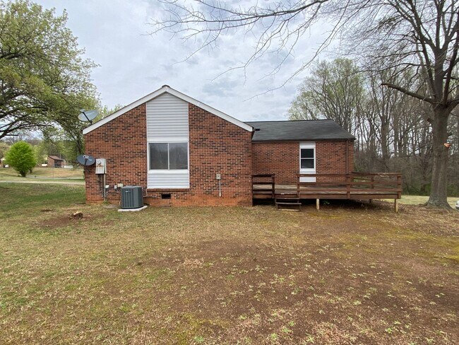 Building Photo - 3/1 in Shelby, NC close to Hwy 74 and uptown Shelby