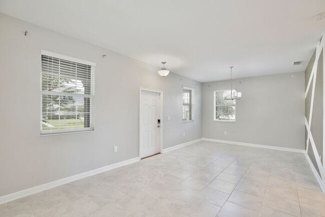 Building Photo - Former Model Townhome for Rent – Winter Ga...