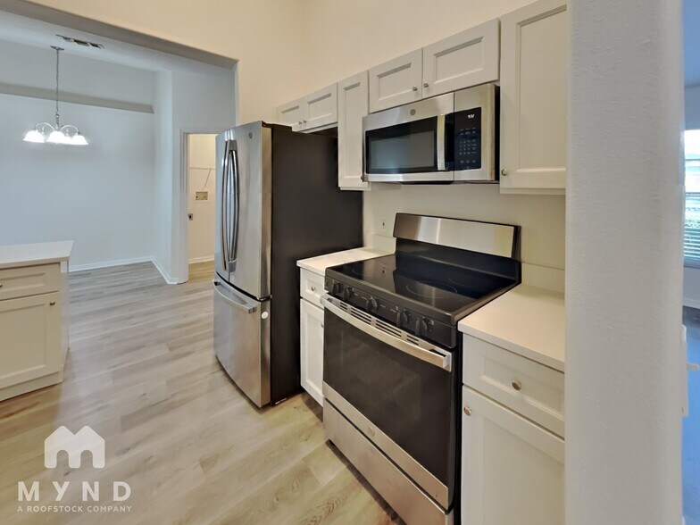 Building Photo - 2617 Hawthorne Ln