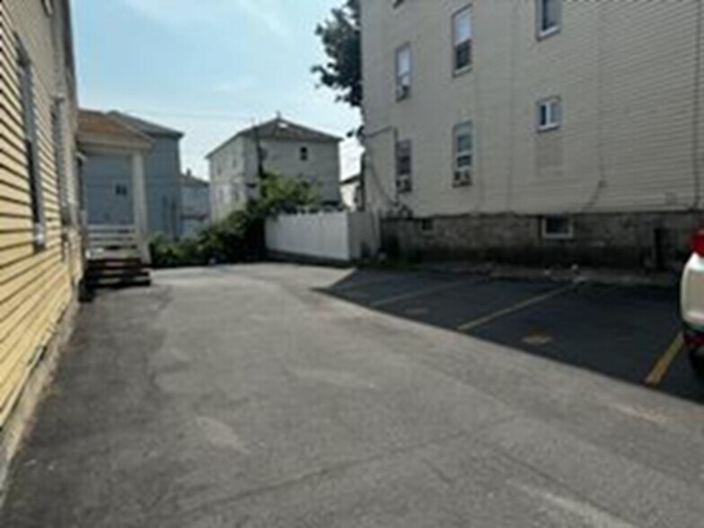 Building Photo - 49 Mendon St