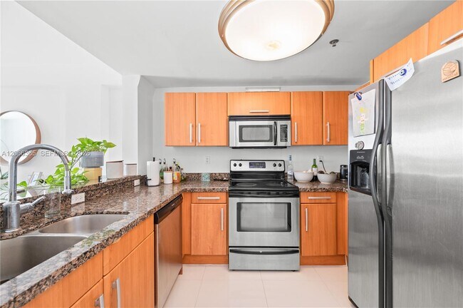 Building Photo - 6362 Collins Ave